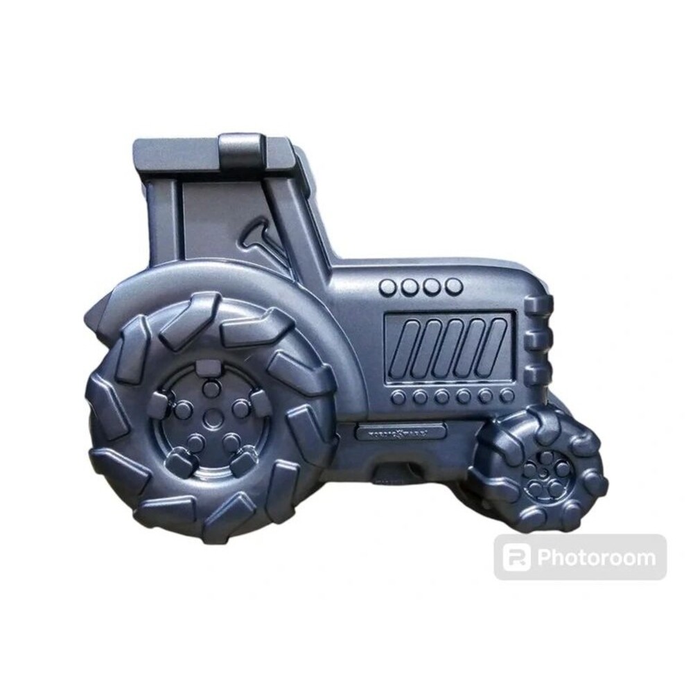 Nordic Ware Tractor Cake Pan Mold USA 9 Cups 2.1 Liters Cast Aluminum Pre-Owned